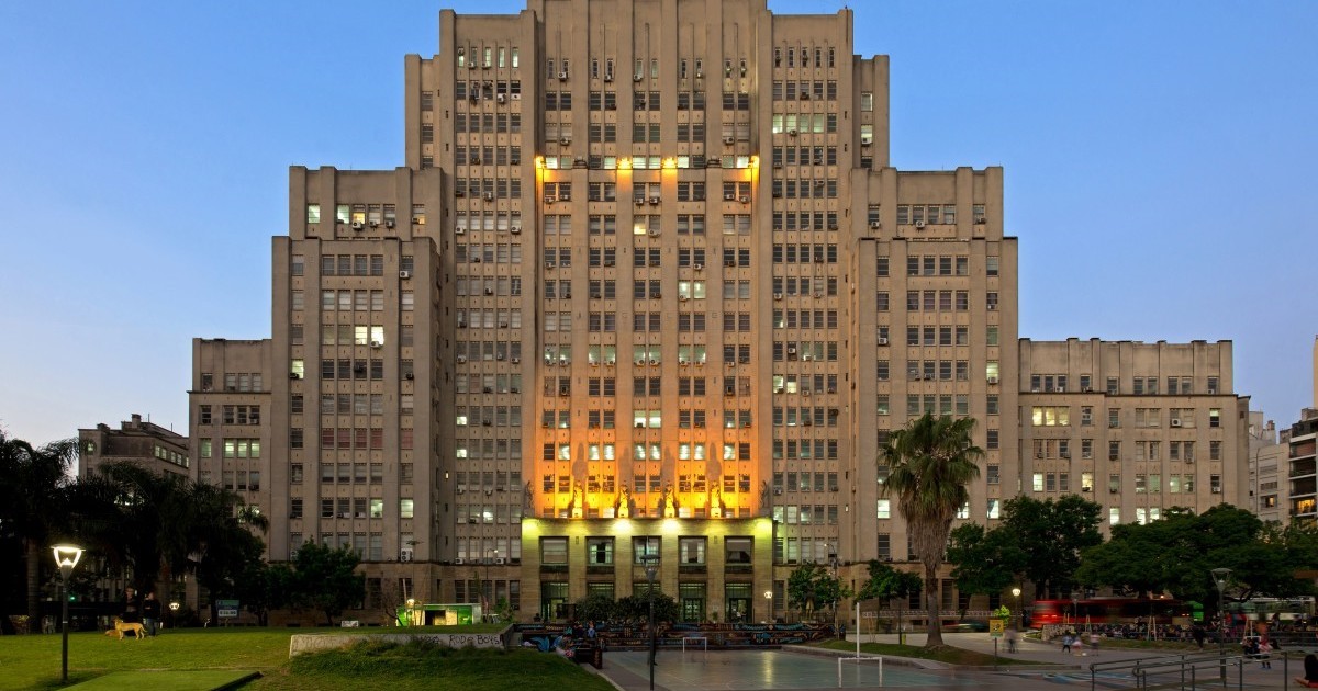 Murió un estudiante de la UBA al caer al vacío en la Facultad de Medicina: investigan cómo ocurrió